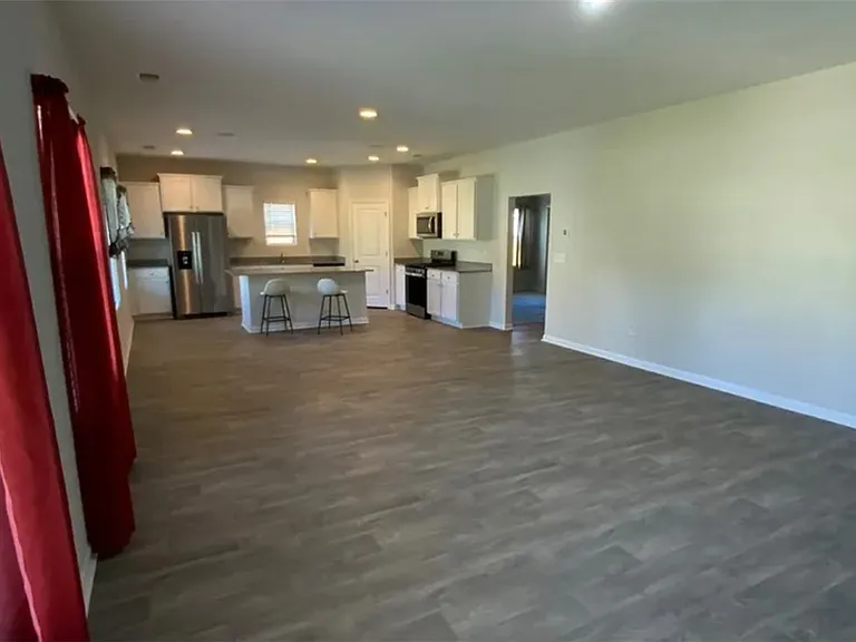 1044 Fairfield Dr — Photo 5