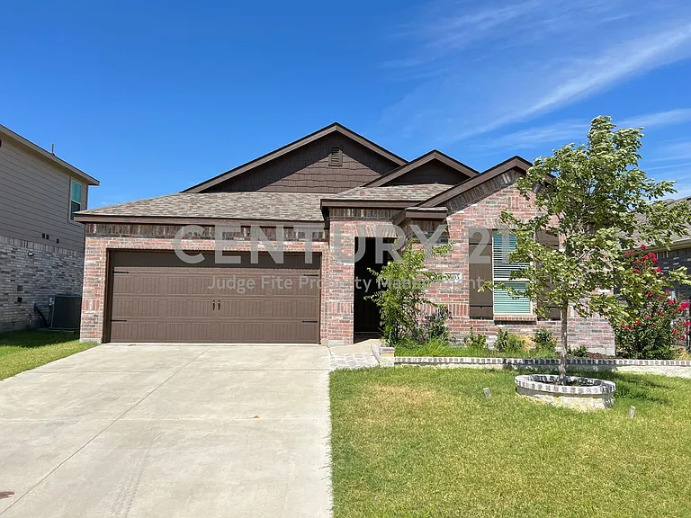 2605 Warren Ln — Photo 1