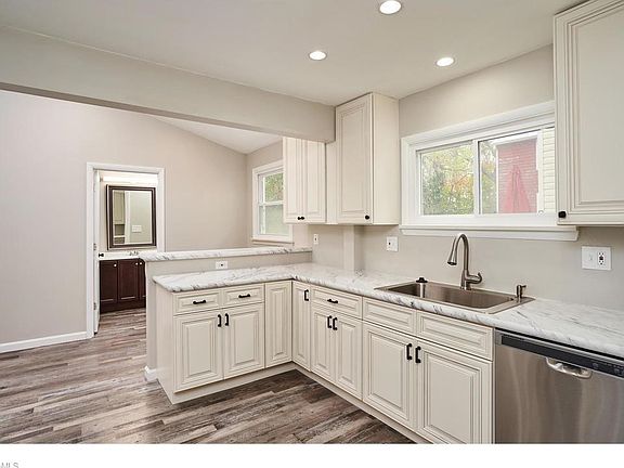 4th image of 425 Barwell St