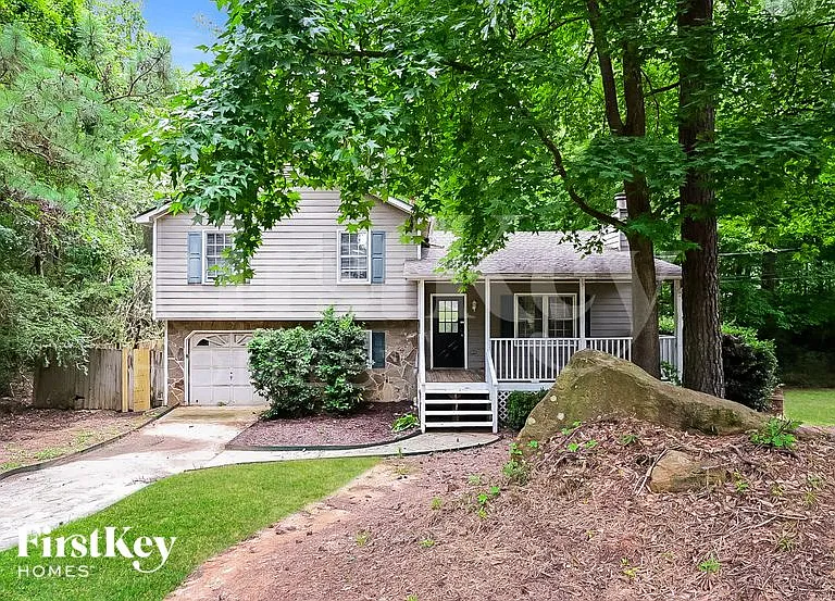 1247 Mountain Dr NE — Photo 1