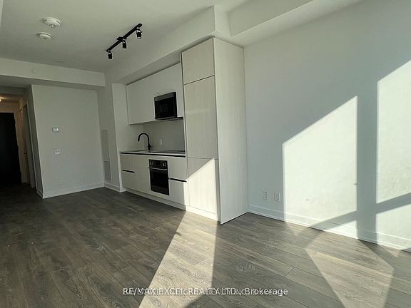 4th image of 108 Peter St #2708