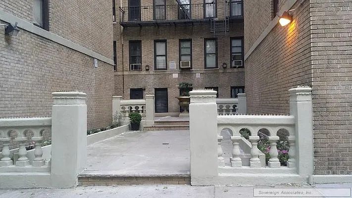 Rented by Sovereign Associates | media 11