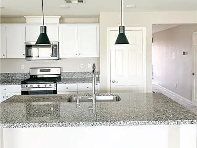 2463 Fernwood Ln — Photo 4