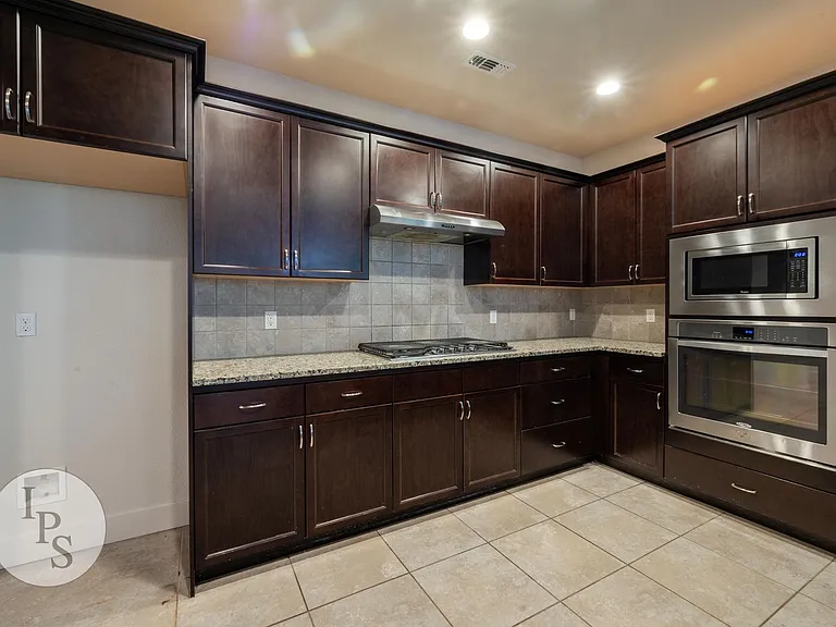 3245 Lexington Ave — Photo 7