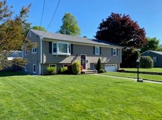 32 Frank St, Acushnet, MA 02743
