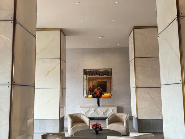 60 Riverside Boulevard image 11 of 20