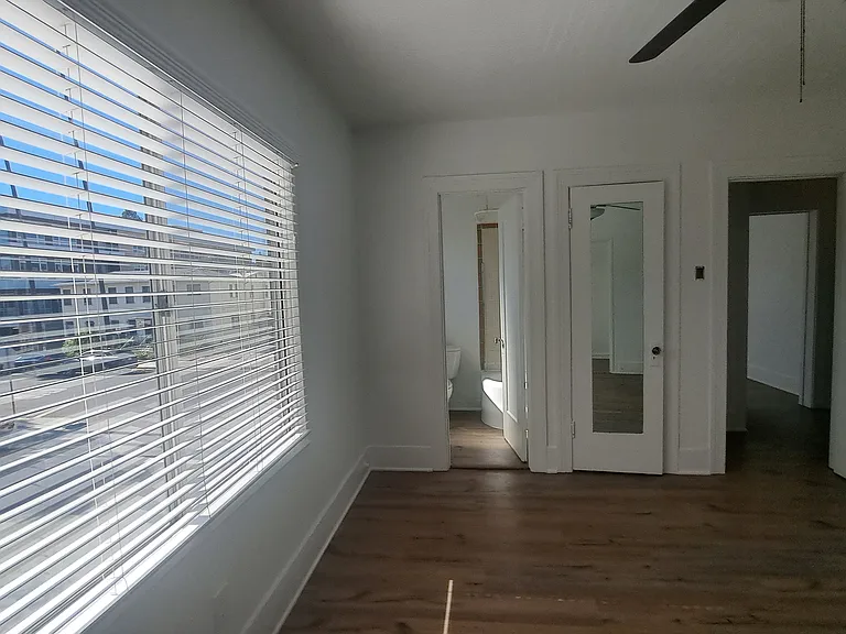 5944 Carlton Way — Photo 13