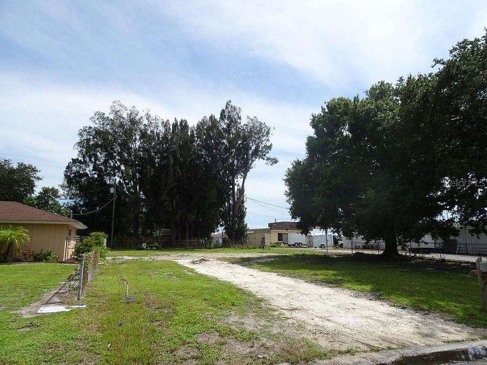 2nd image of 712 Cypress Ave