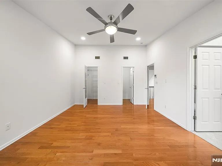 408 Dogwood Ct — Photo 24