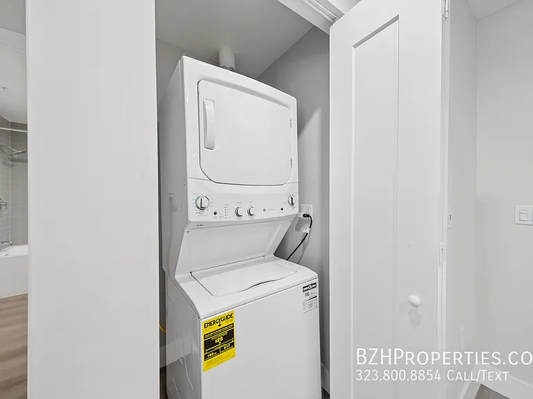 1223 N Hayworth Ave — Photo 16