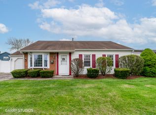 119 Edgewood Dr, Streamwood, IL