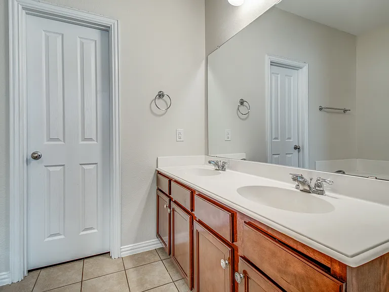2100 Willow Creek Dr — Photo 15