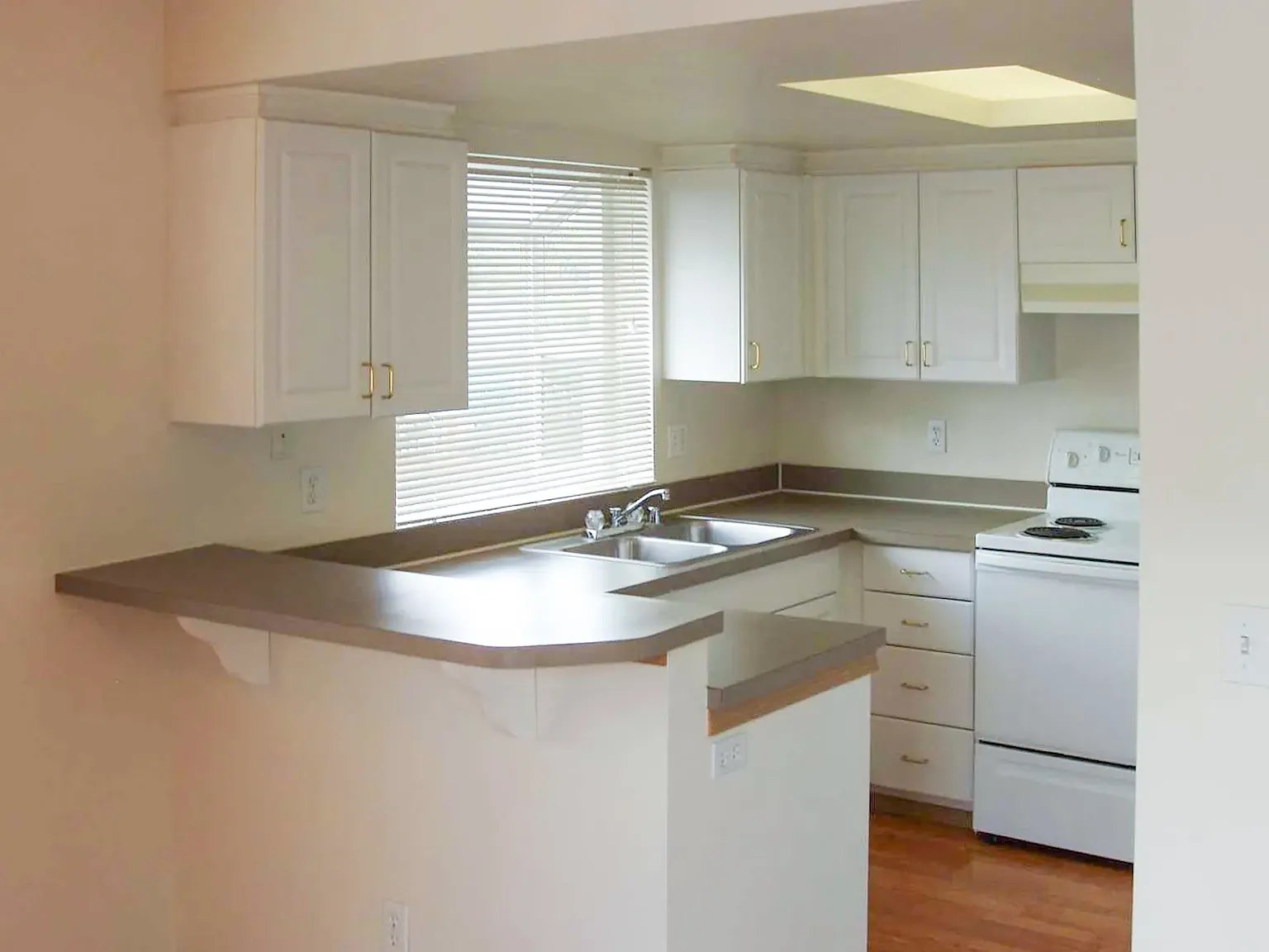 Heritage Square Apartment Homes — Photo 2