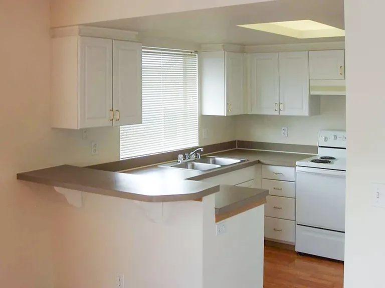 Heritage Square Apartment Homes — Photo 2