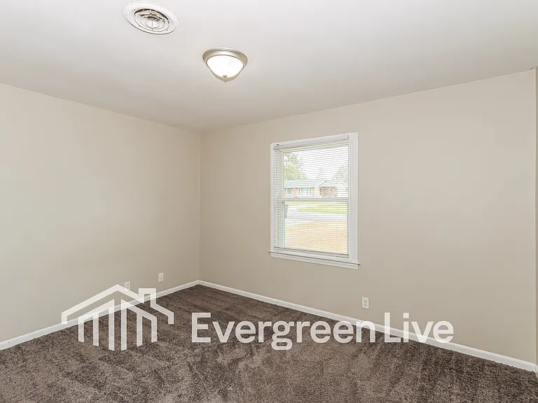 2140 Balfour St — Photo 9
