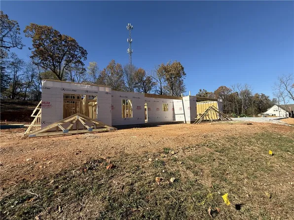 904 Deerfield Dr, Harrison, AR 72601