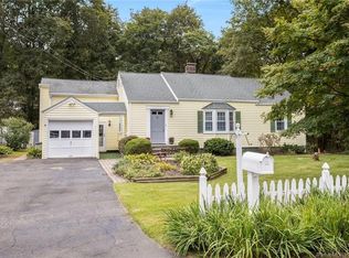 42 Meadowpark Ave E, Stamford, CT 06905
