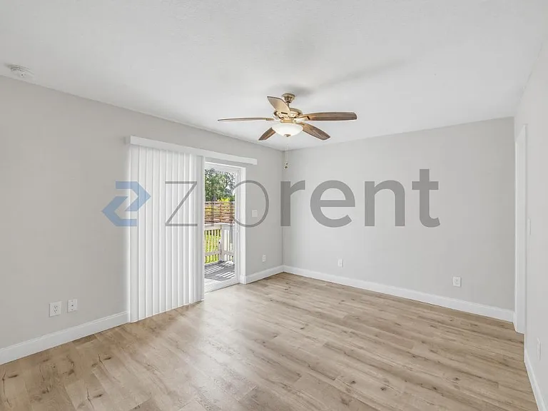 518 E King St — Photo 14