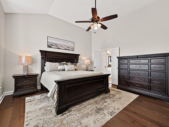 5th image of 827 Annies Way