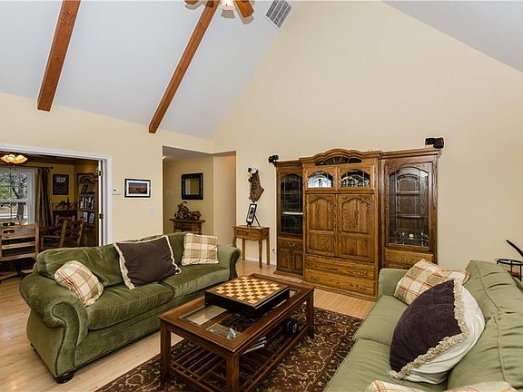 3rd image of 853 Eureka Dr
