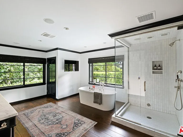 1443 N Doheny Dr — Photo 13