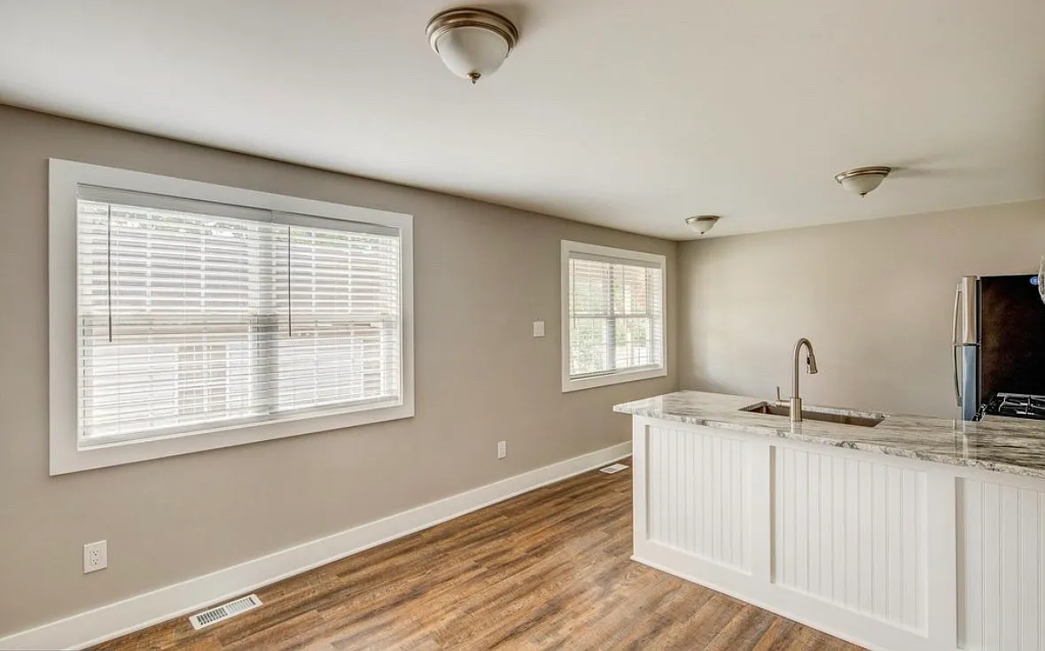 412 S Charleston Ave — Photo 2