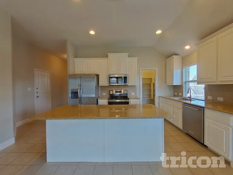 1301 Hearthstone Dr — Photo 5
