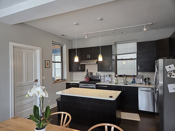 5th image of 2037 N Damen Ave APT 2