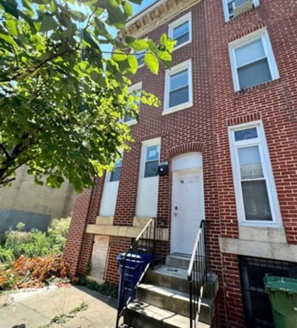 4 bed, 1.5 bath, 672 sqft, $1,900 — Photo 1