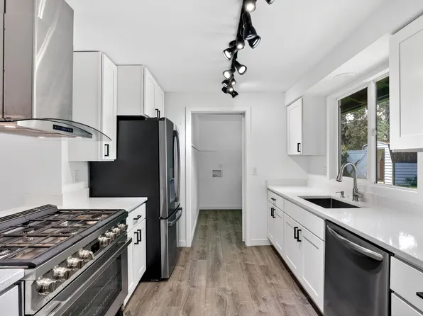 365 NE Palmblad Dr, Gresham, OR 97030