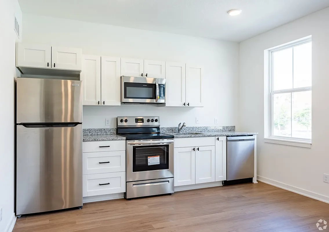 910 2nd Avenue South 101 — Photo 2
