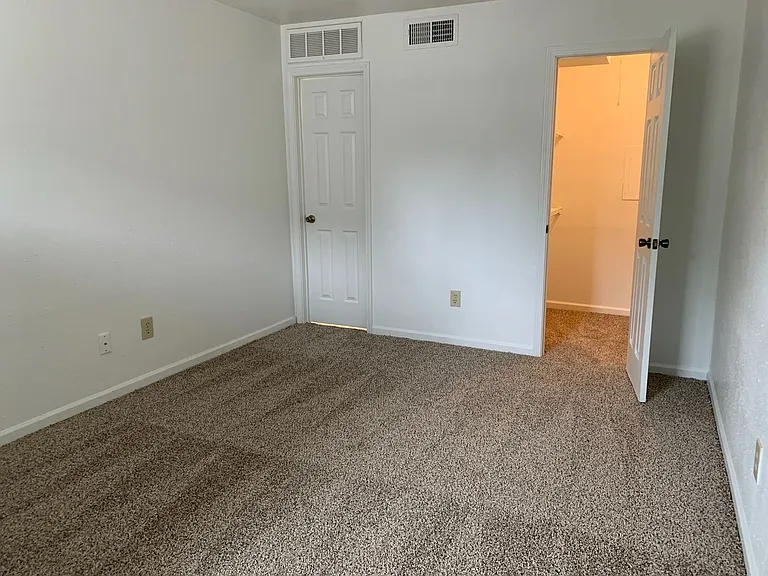 Emerald Cove Apartments — Photo 144