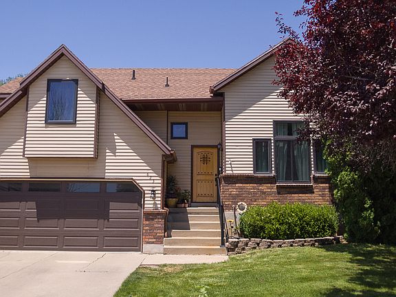 2nd image of 823 E Creekside Dr