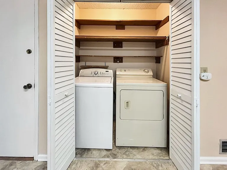 2491 Annandale Dr — Photo 37