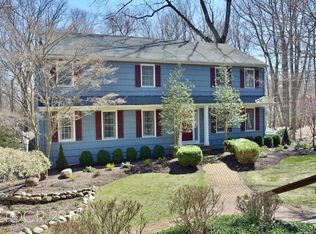 12 Pharis Pl, Upper Saddle River, NJ 07458
