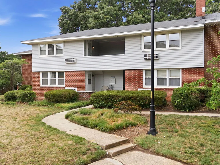 635 Daniels St #A — Photo 25