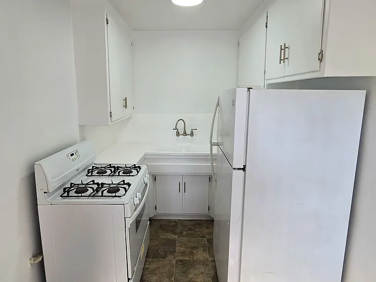 652 Veteran Ave — Photo 35