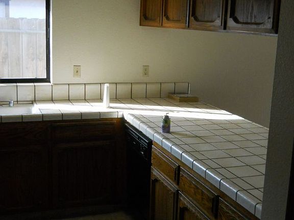 5th image of 411 Acacia St APT B