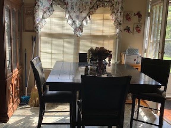 4th image of 38 Fielddale Dr