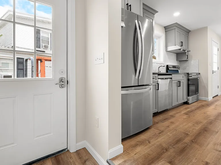 32 Jane St — Photo 6