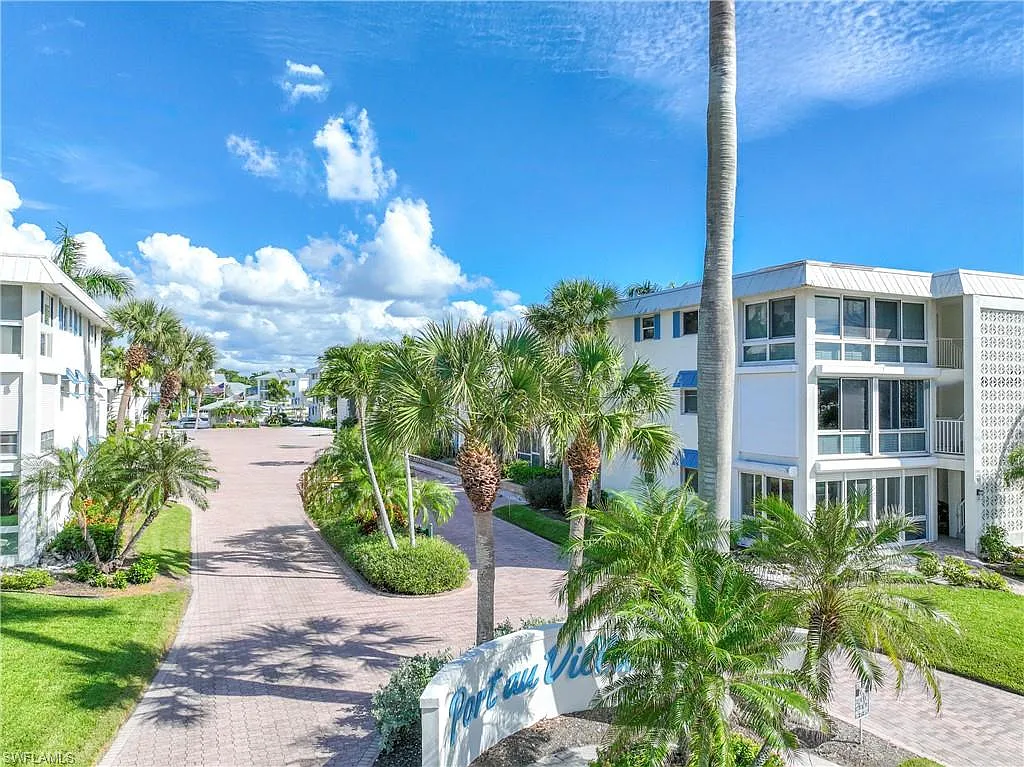 Building Photo - 2100 Gulf Shore Blvd N #212