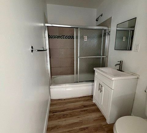 3rd image of 16817 1/2 Sherman Way