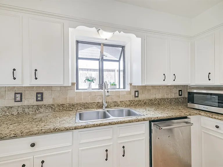 12223 Old Oaks Dr — Photo 8
