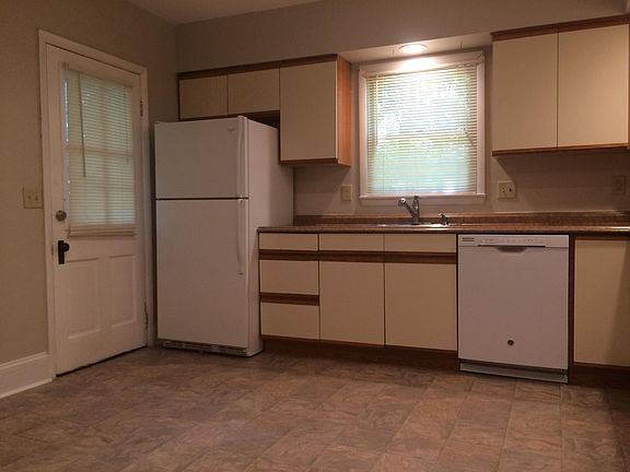 4th image of 23 Wade Ave