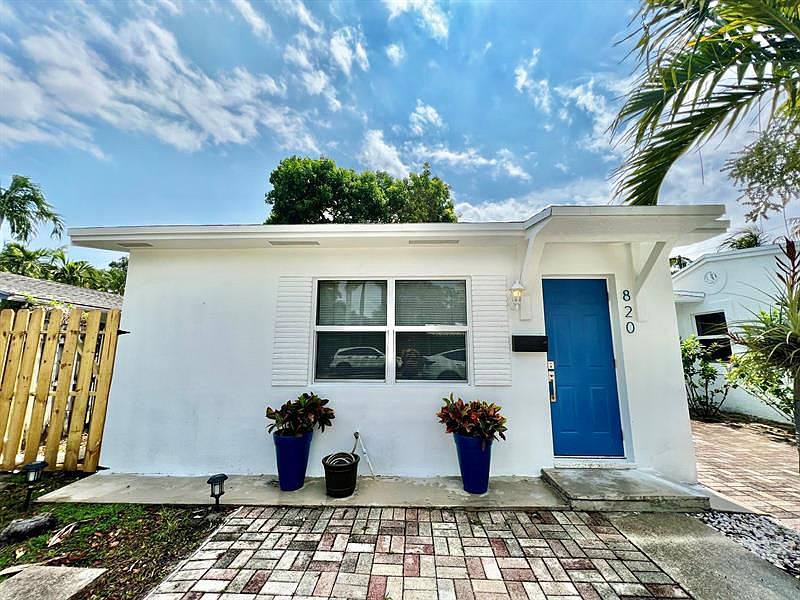 1st image of 820 SW 9th St