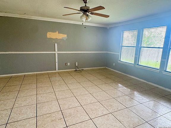 4th image of 2110 Hollow Cir