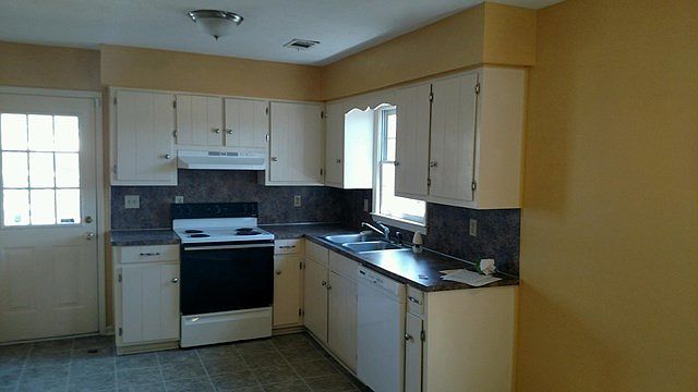 2nd image of 203 Woodland Dr