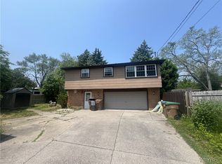820 Cayuga Creek Rd, Buffalo, NY 14227