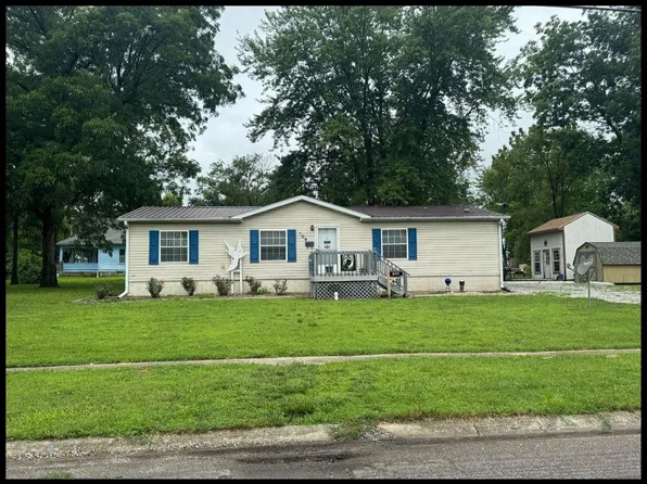 106 S Mulberry St, Sweet Springs, MO 65351