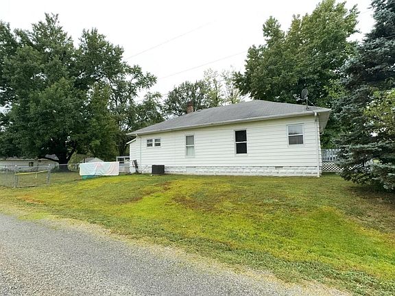 3rd image of 21790 Benton St